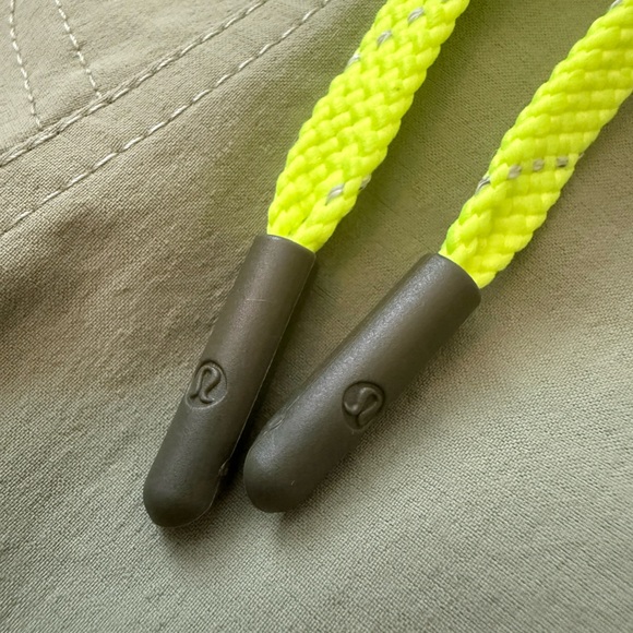 Lululemon Multi-Pocket Cargo High-Rise Hiking Short 5" Laurel Green 12 - Picture 11 of 14